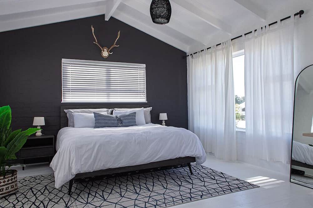 Marina da Gama Cottage | Modern 1-bedroom cottage 20 minutes south of Cape Town