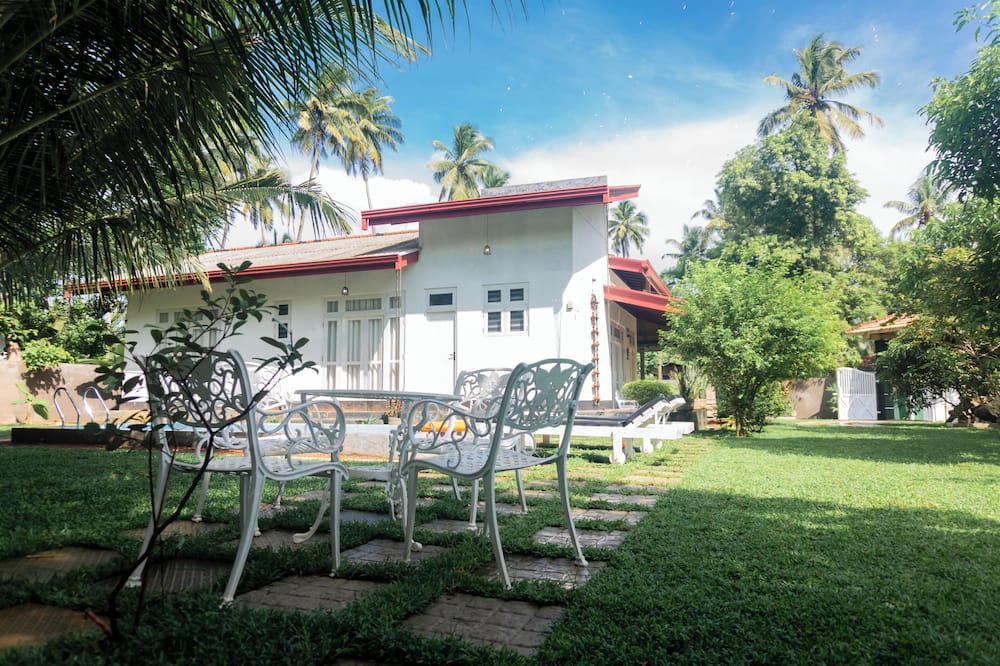 Ambalangoda Villa | Tropical villa with private pool near the beach