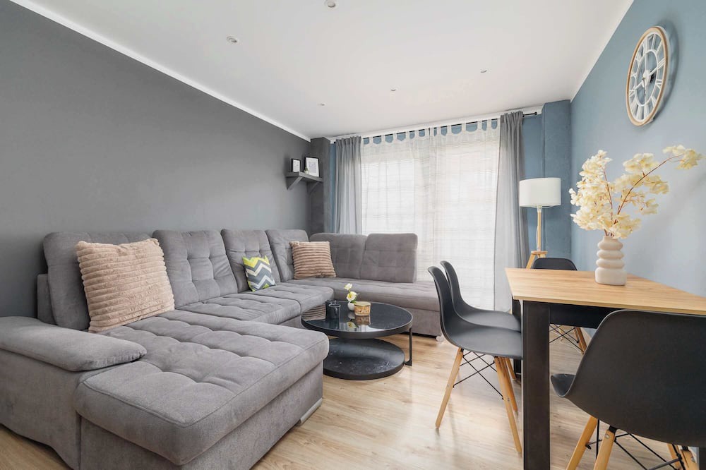 Katowice Apartment | Ossowskiego 28 Katowice | Blue and Green Apartment with Balcony