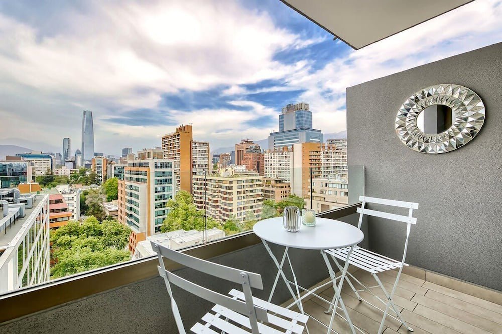 Santiago Apartment | Luxury Silver 3D Parking & Wifi