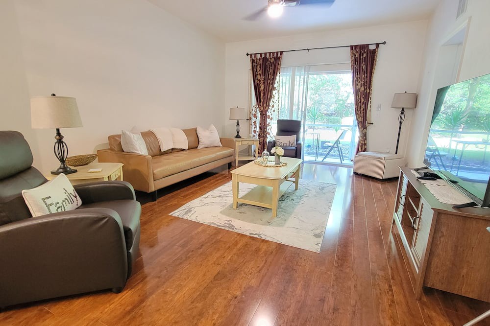Gainesville Condo | New In-City Comfort: Condo Getaway 2-bed, 2-bath