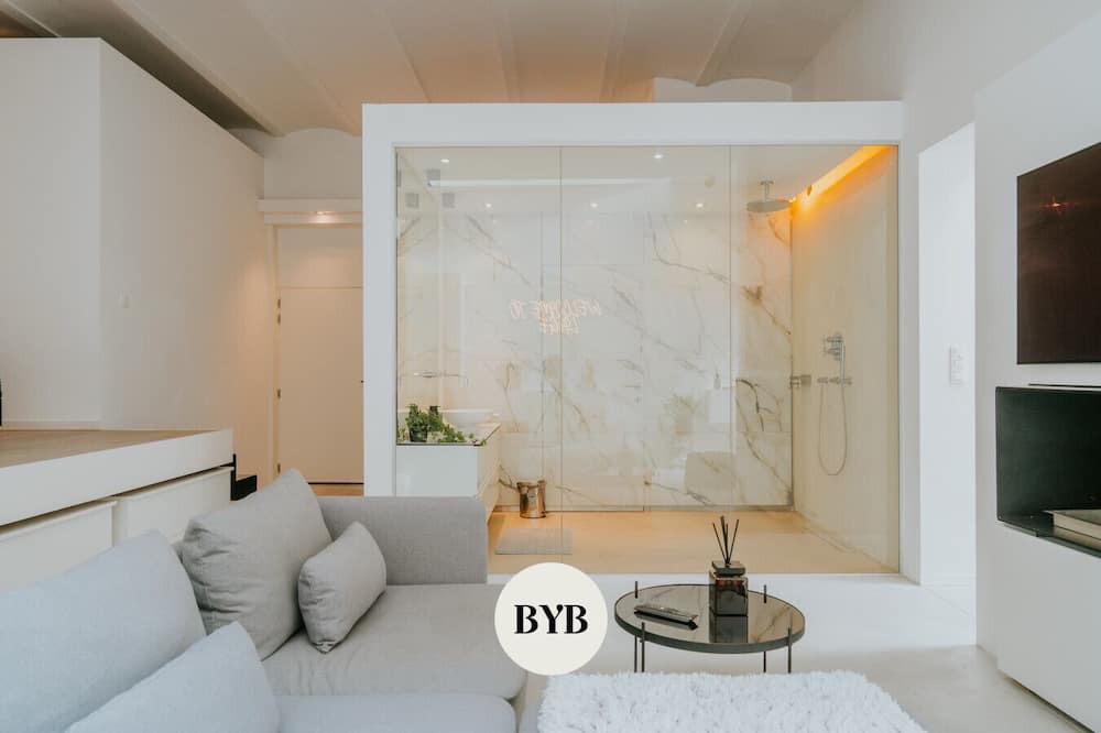 Saint-Laurent Apartment | Luxury loft with private parking