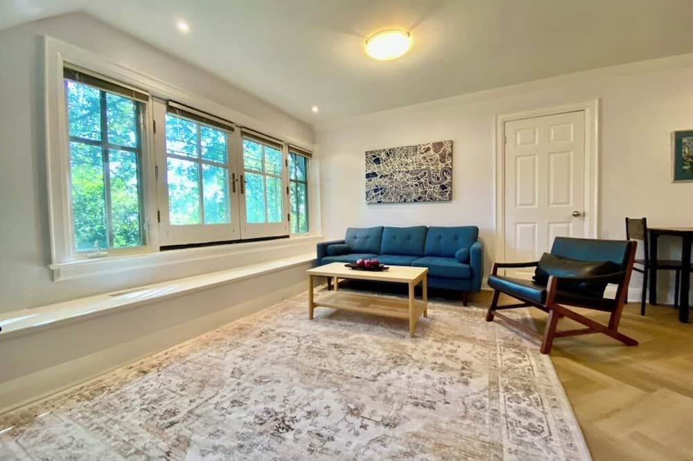 The Beaches Apartment | Newly Available 3rd-Floor Suite with Beach & Lake Access