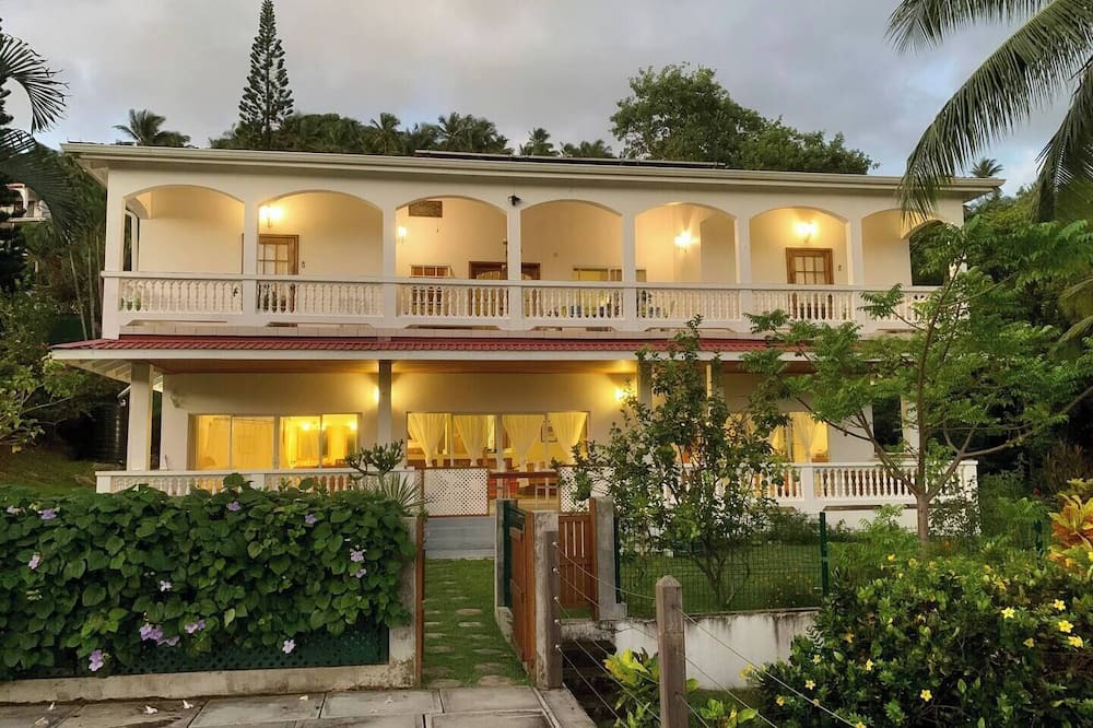 Bouvet Island House | October Discount-Private Villa with Pool and Distant Ocean View