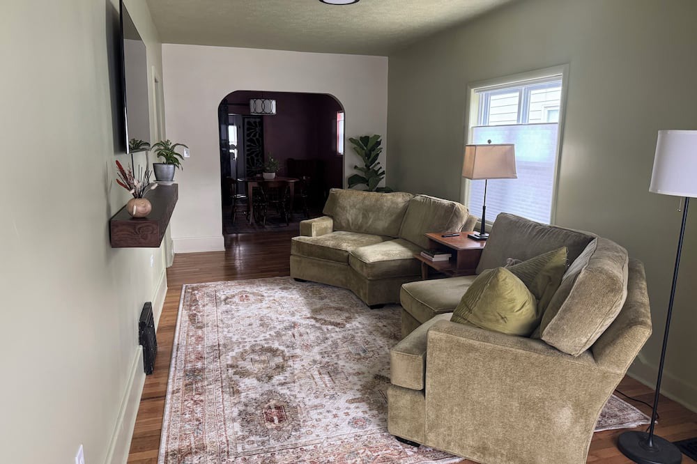 Grand Rapids House | Emjay's Place