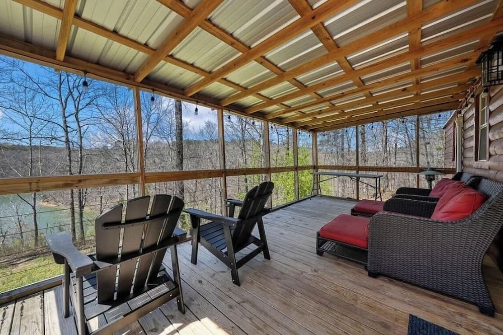 Crane Hill Cabin | Cozy cabin in beautiful Crane Hill with AC. Steps to Lewis Smith Lake.
