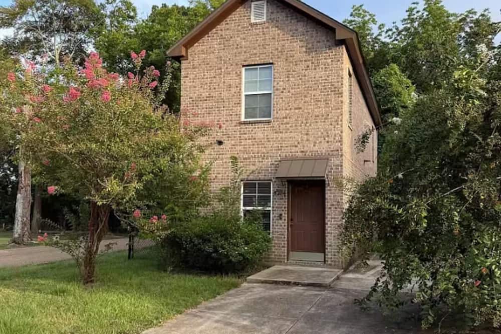 Howell House | Quaint 3-bedroom house with AC in charming Baton Rouge