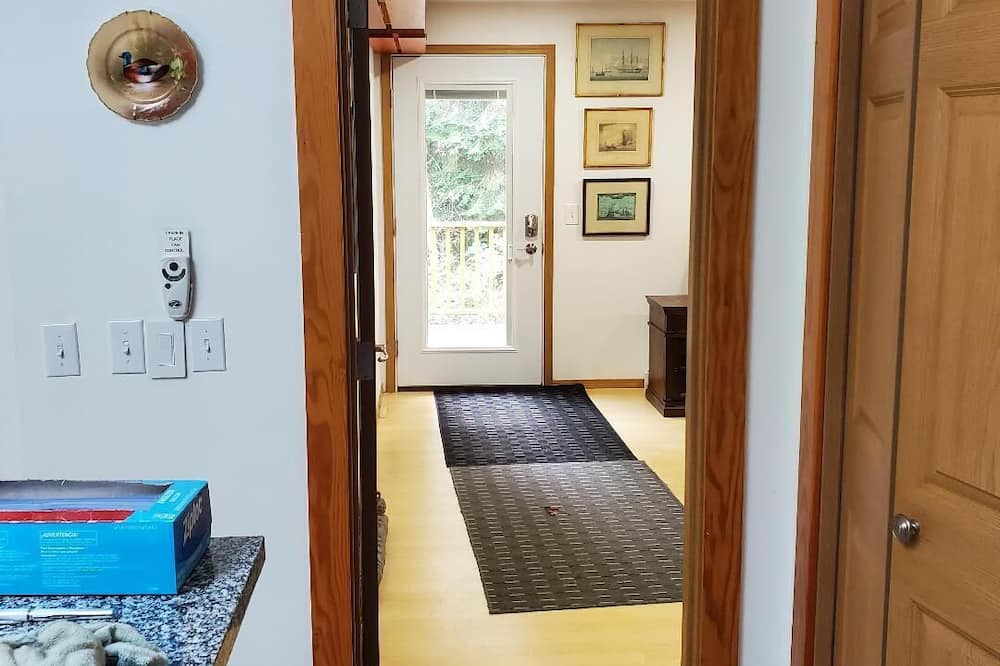 Duvall House | Peaceful Dog-Friendly Home on 10 Acres with Office, Porch & Laundry