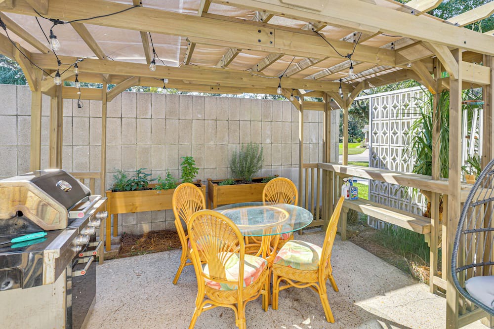 Tallahassee House | 2 Mi to FSU: Unique Home w/Patio & Spacious Yard