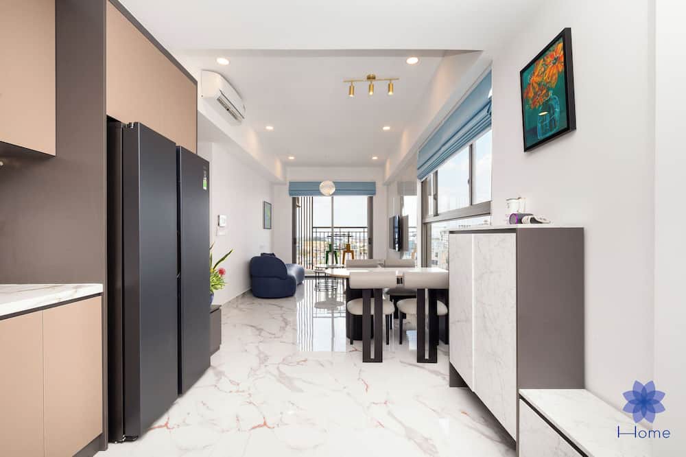 Tan Binh Apartment | Charming 2-bedroom apartment with AC, Free Gym & Pool; 1.5km from TSN airport