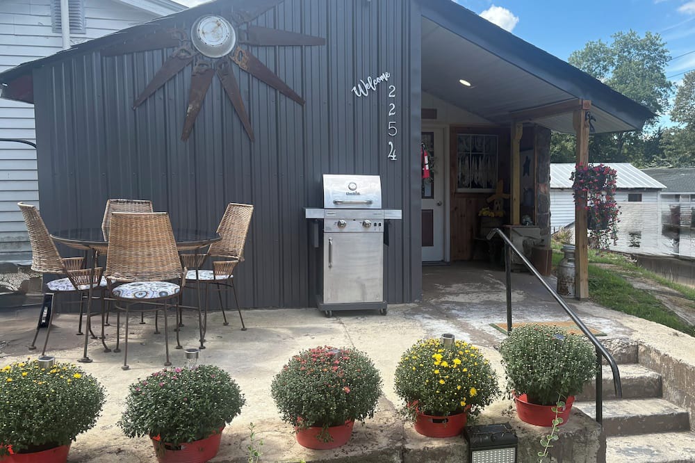 Camptown House | 2-bedroom home. Very spacious with creek access and fire pit. Close to game land