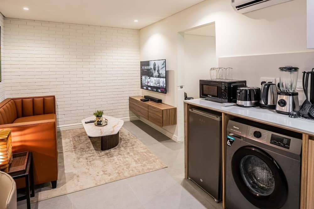 Ikoyi House | Cozy 1-Bedroom in Dolphin Estate, Ikoyi with Wi-Fi, DSTV & Modern Amenities