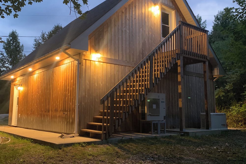 Tay Valley Apartment | Pike Lake Studio Oasis