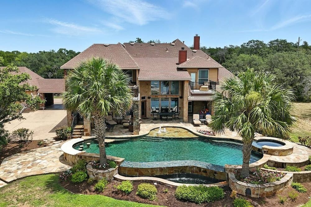 Rocky Ridge House | This house is a 6 bedroom(s), 5 bathrooms, located in Austin, TX.