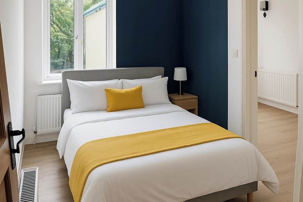 Gillingham House | Modern 2/3-Bed | Close to Stn | Pool Table | Long Stays & Contractors Welcome