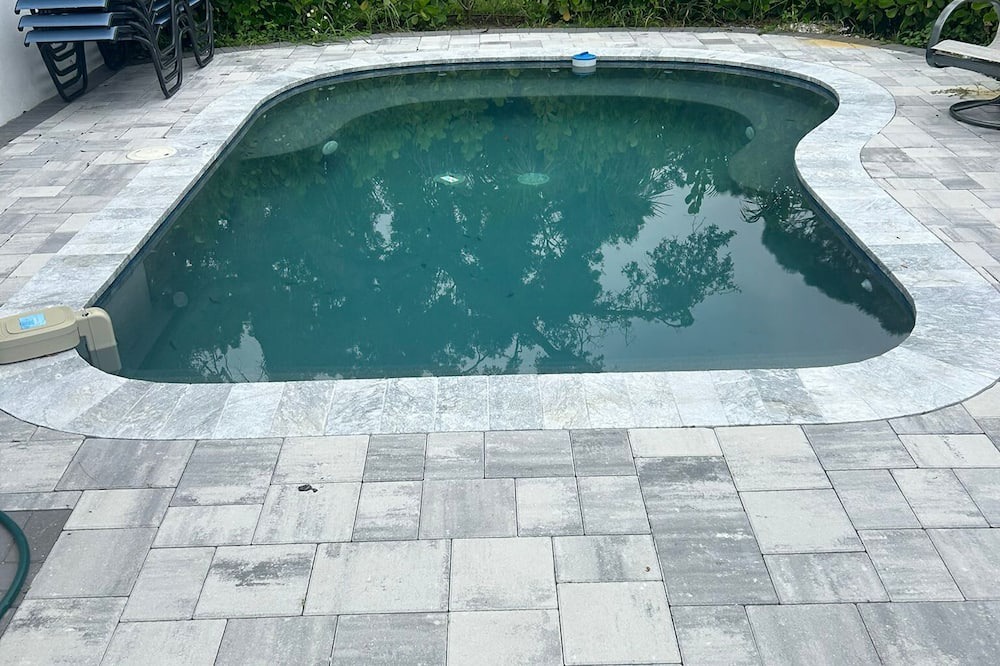 North Sarasota House | Luxury Sarasota House: Oversized Hot Tub, Near Beaches & Downtown Fun!