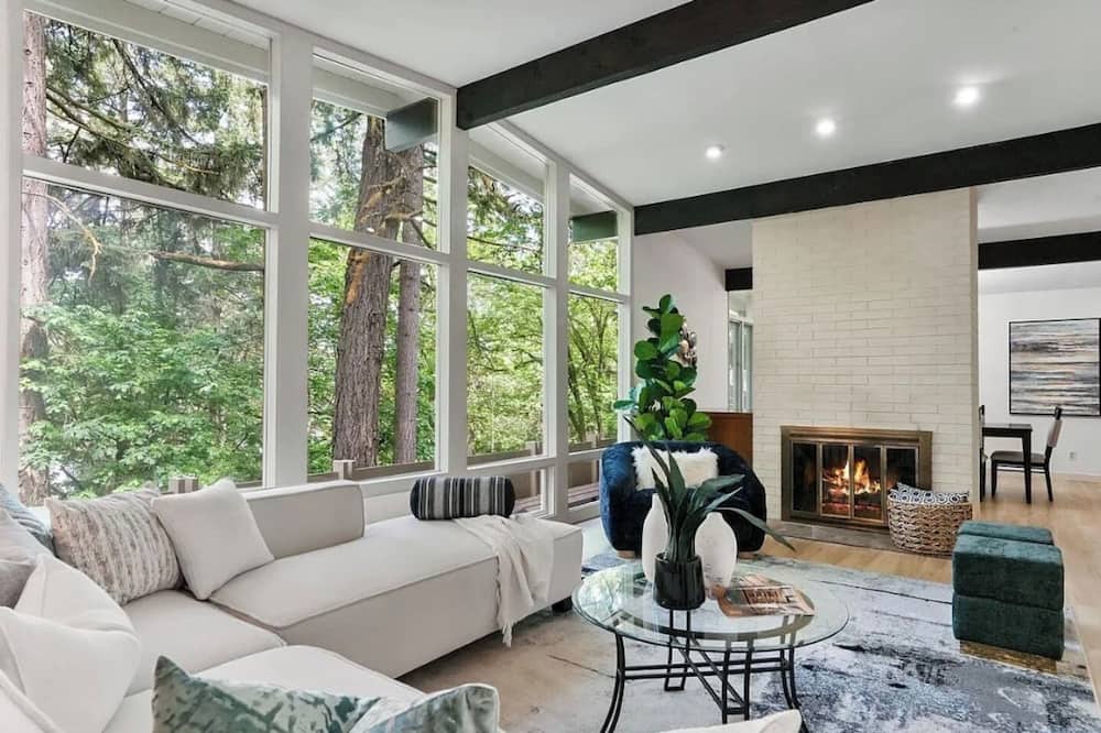 Corvallis House | The Crest House- a forested group retreat