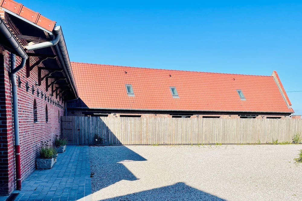 La Chapelle-d'Armentieres House | Quiet, cosy gîte in renovated farmhouse