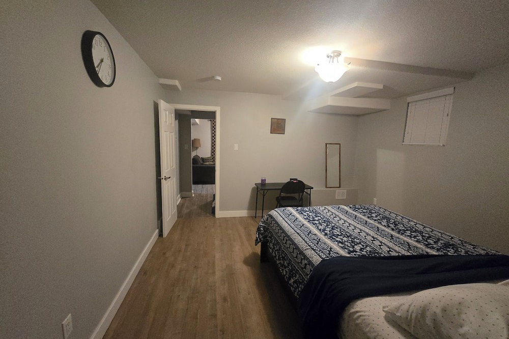 Medicine Hat House | Cozy 1BR Suite | Free Wi-Fi + Netflix | Near Downtown Medicine Hat