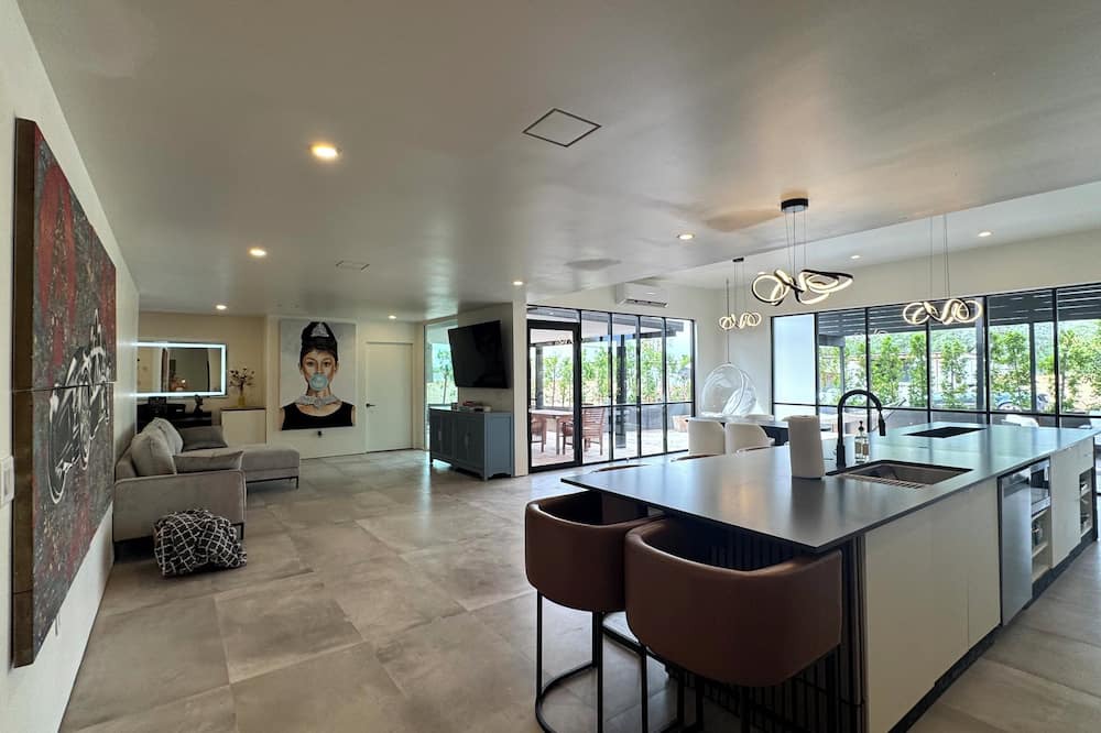 Desert Wind Villa | Swanky Scottsdale 3/2: Zen Garden, Glow Up Room, Speakeasy; Minutes to Kierland