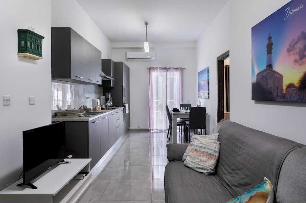 Gzira Apartment | 2-bedroom apartment in Gżira with AC