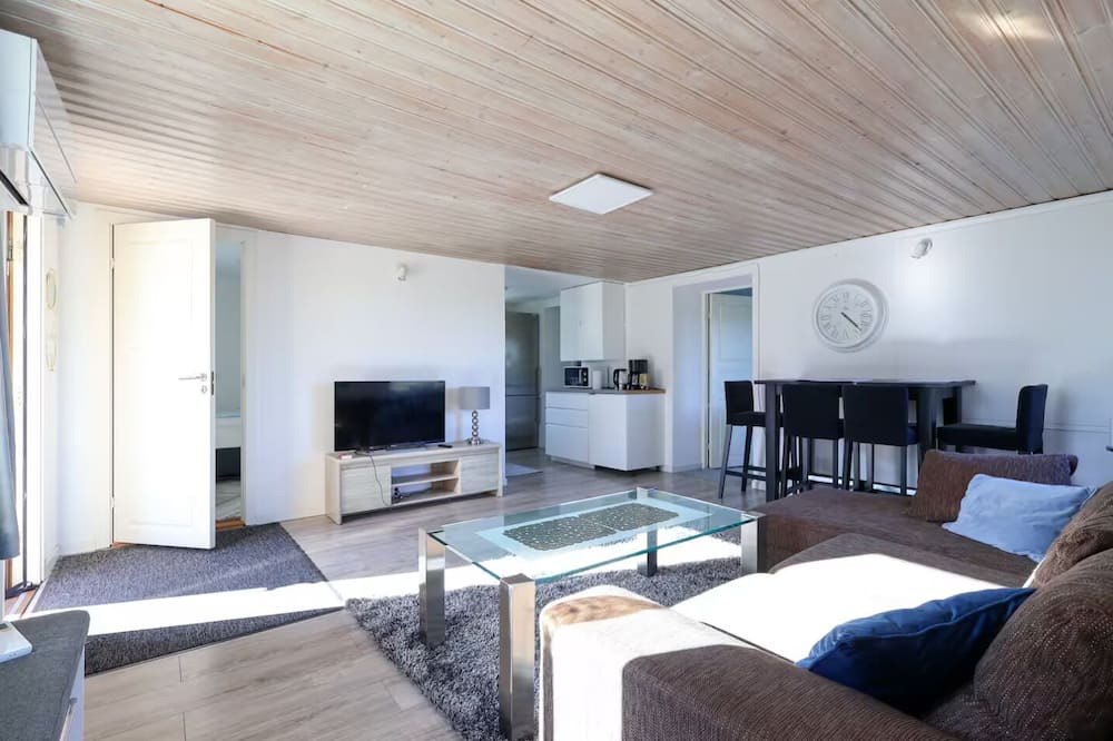 Molnlycke Apartment | 5 Beds - Premium Home - Free Parking - Wifi