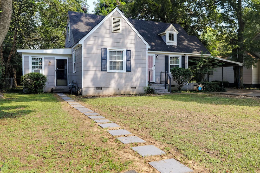 Greenwood Apartment | < 1 Mi to Dtwn: Updated Studio in North Greenwood!