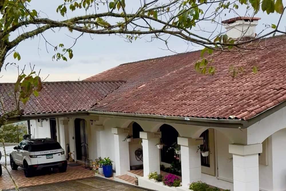 Jaramillo Villa | Mountain villa with breathtaking views of Boquete