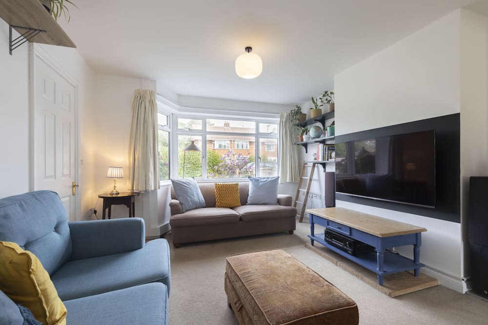 Stonehouse House | Charming 2-Bed Home in Stonehouse