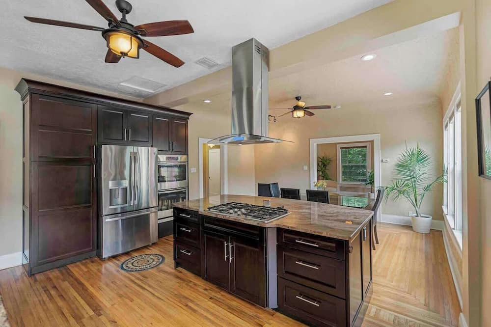 Lakeland House | 3/2 Luxury Spanish Villa + Pool + Pet Friendly