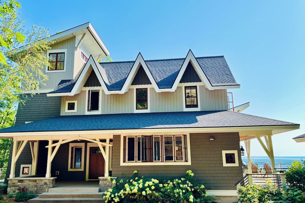 Bayfield House | The Overlook at Bayfield - Lake Superior & Apostle Islands views