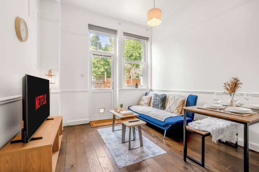 Croham Apartment | Modern 2BR Flat|Terrace|Free Parking|Rail Station