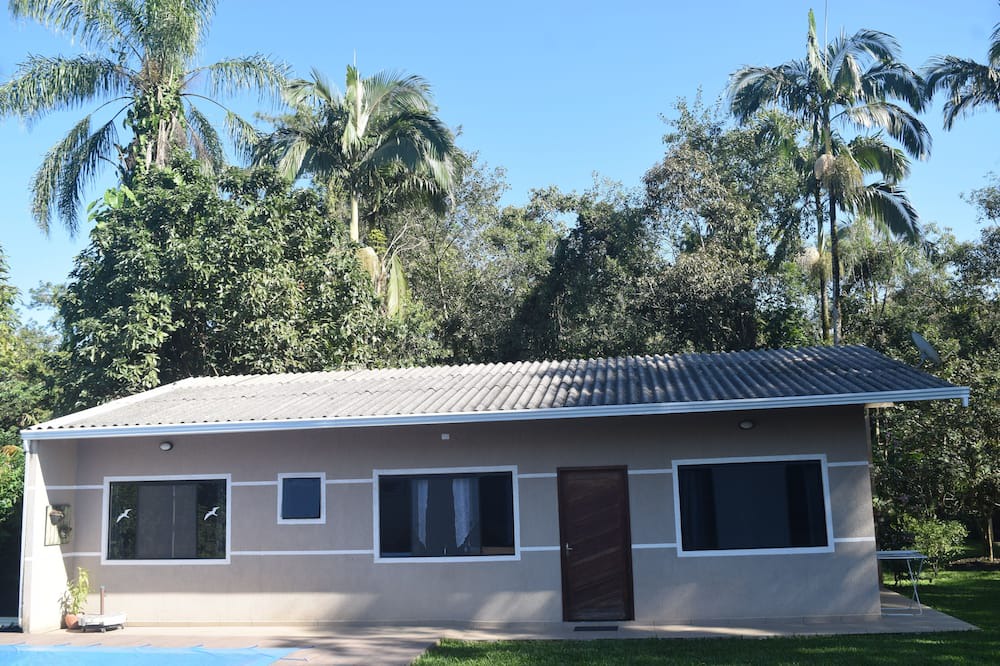 Morretes Cottage | Beautiful House! Enjoy moments in nature and cooling off in the pool,