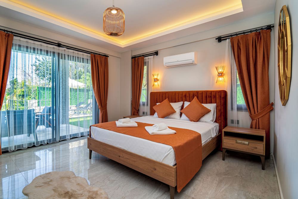 Faralya Villa | Holiday villa for 8people with 4 bedrooms, heated indoor pool, sauna and jacuzzi