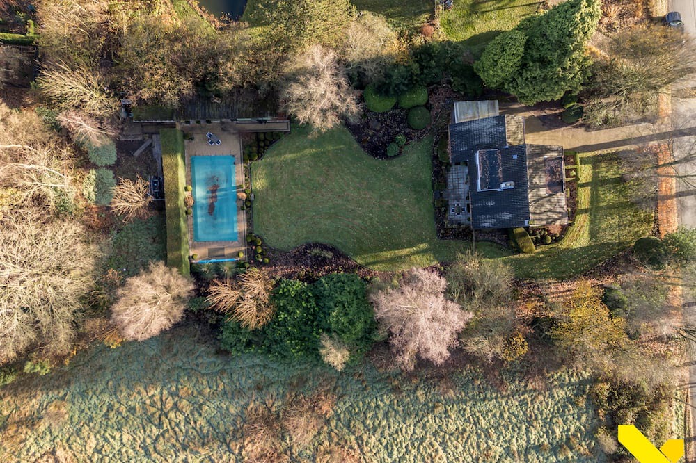 Mol House | Beautiful country house surrounded by greenery