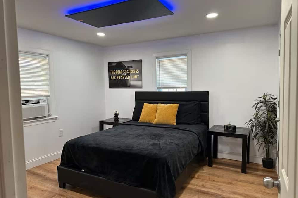 Rahway House | Charming 2-bedroom house in terrific Rahway near train to NYC
