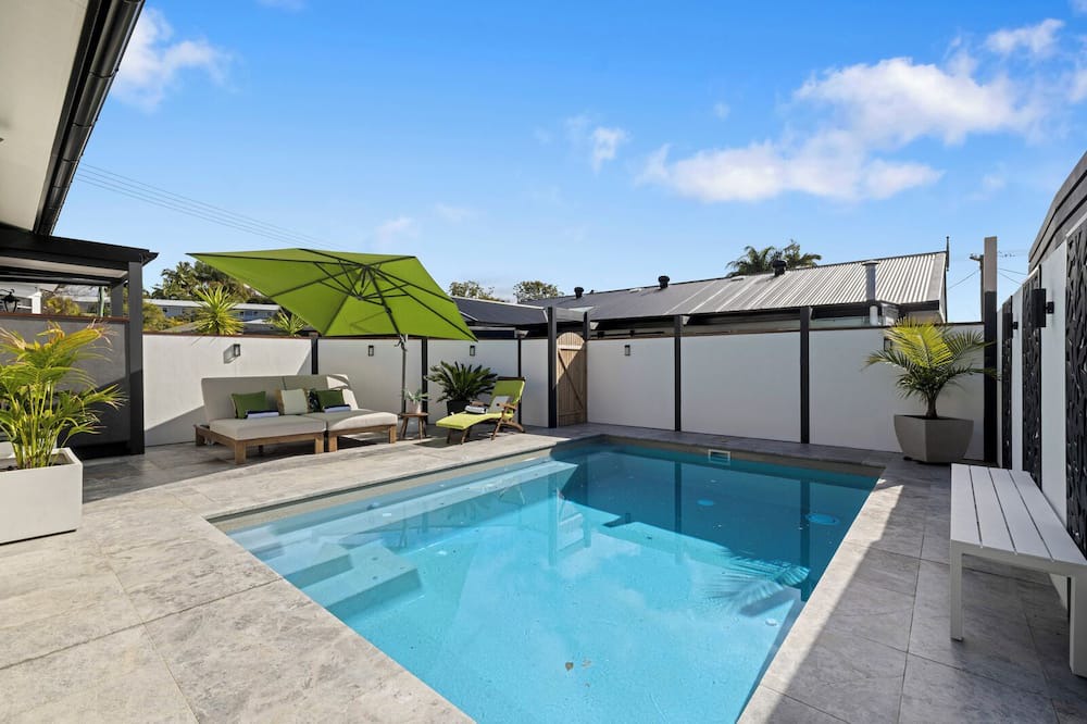 Coffs Harbour House | Ellie's Grand Escape - Sleeps 10, Pool, Spa, Amazing!