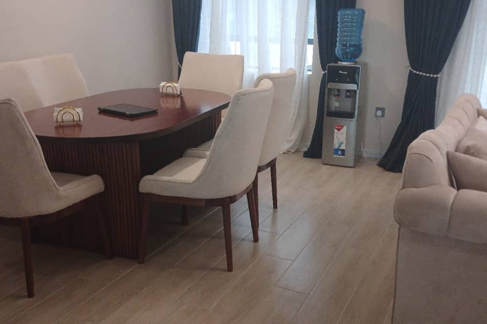 Syokimau Apartment | Welcoming 3-bedroom apartment overlooking the park, near SGR and Airport-Makumbi