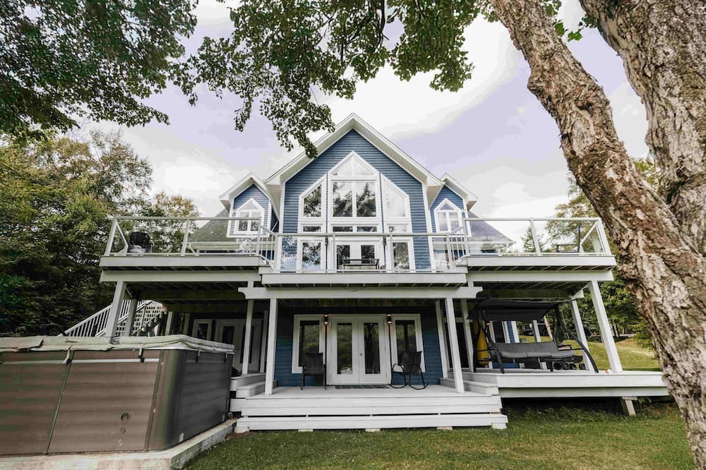 Humber Valley Ski Chalet | Luxurious Lakeside Chalet with Swim Spa