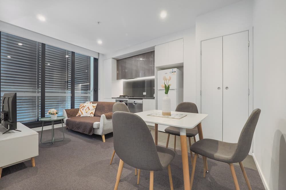 Footscray Apartment | Footscary quite 1br1ba Apartment Pool Gym