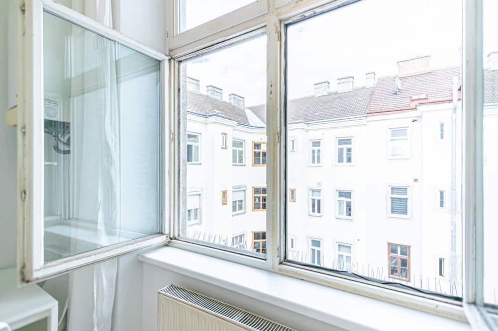Favoriten Apartment | Stylish 1BR Apartment in Vienna, City Center
