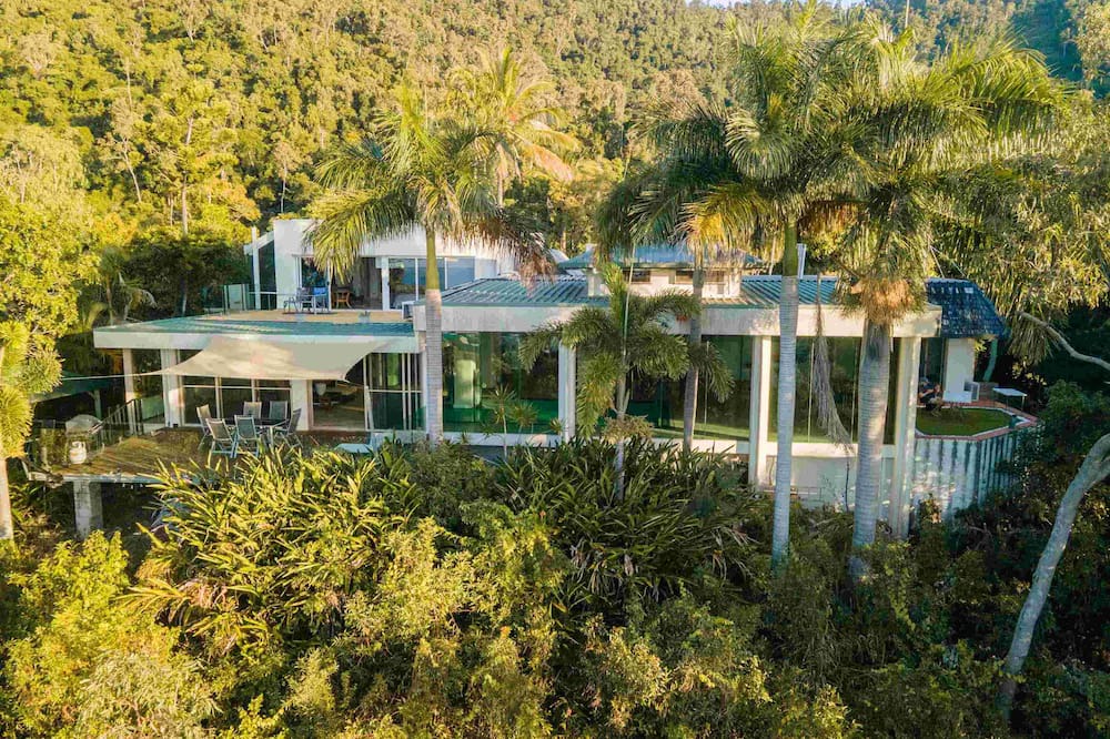 Cannonvale Cabin | Incredible Coral Sea and Island Views