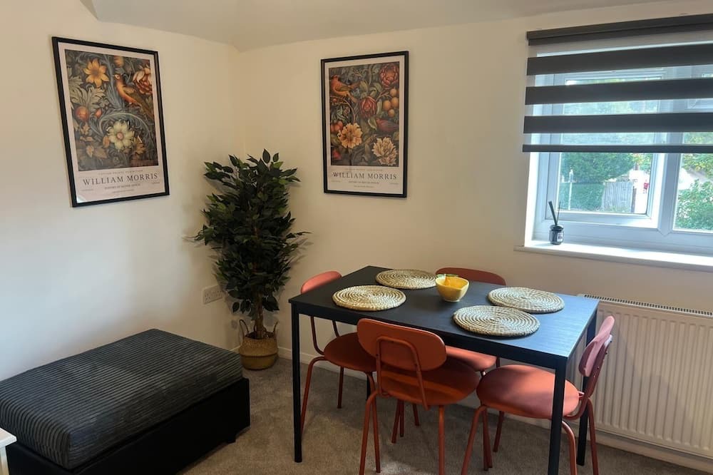 Horley Apartment | Horley Apartments Flat 3