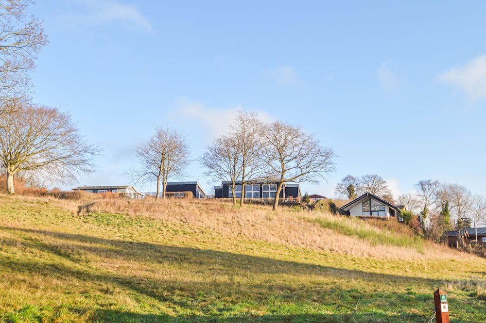 Hjarbæk House | Lovely home in Løgstrup with house sea view
