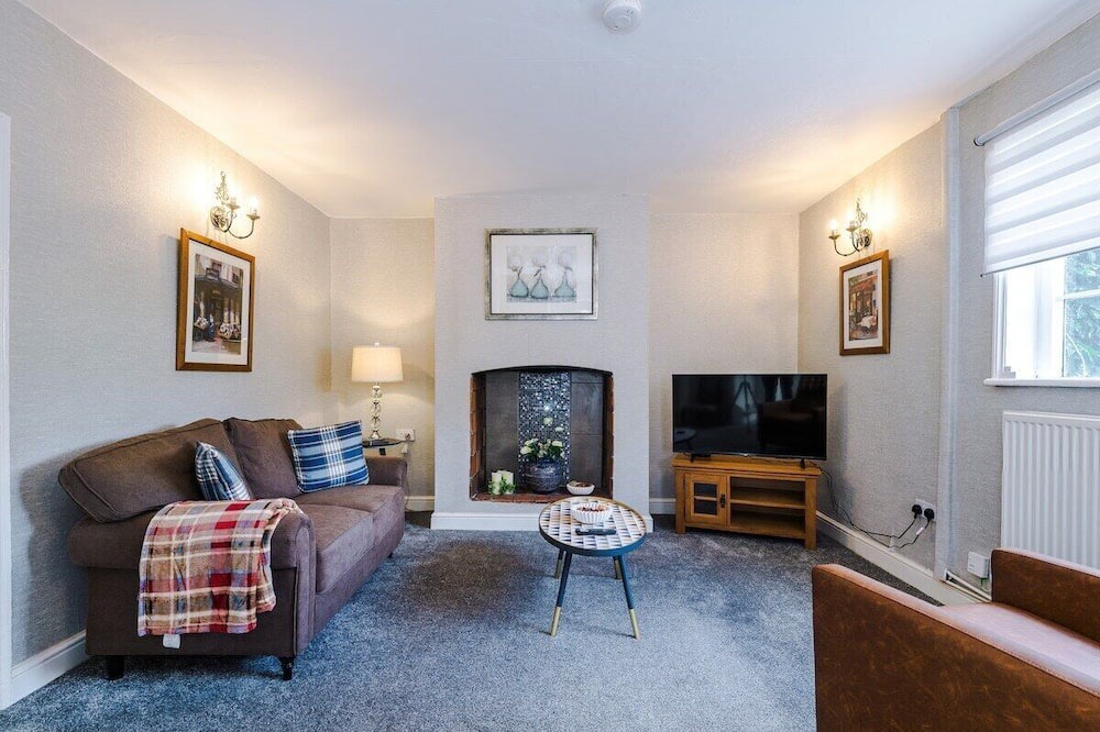 Altrincham Apartment | Hough Green Cottage by Staycay