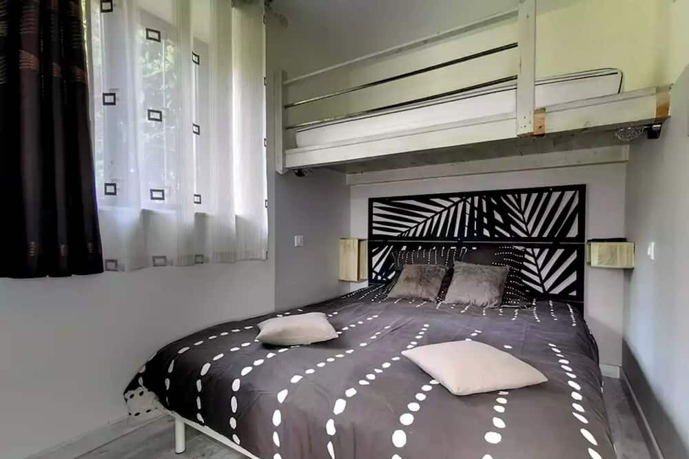 Mostuejouls Bed & Breakfast | Bed and Breakfast 'Chambres D'hôtes - Les Baumes' with Shared Pool, Wi-Fi and Air Conditioning
