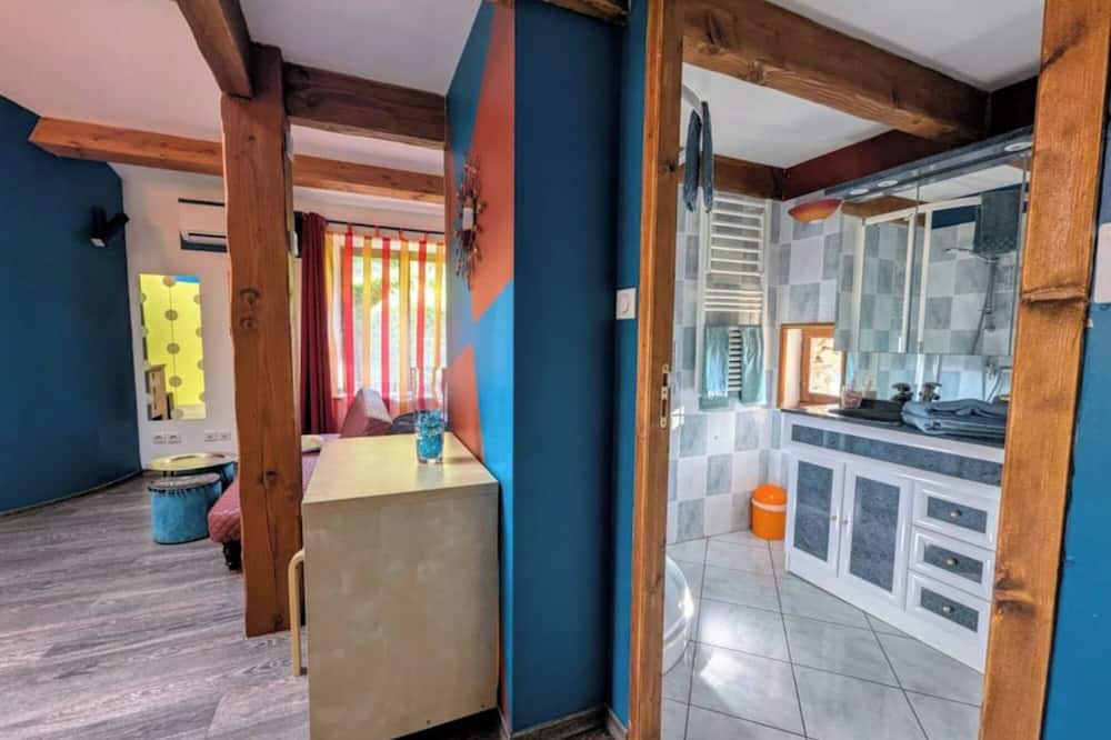 Mostuejouls Bed & Breakfast | Guest Rooms - Castle with Shared Pool