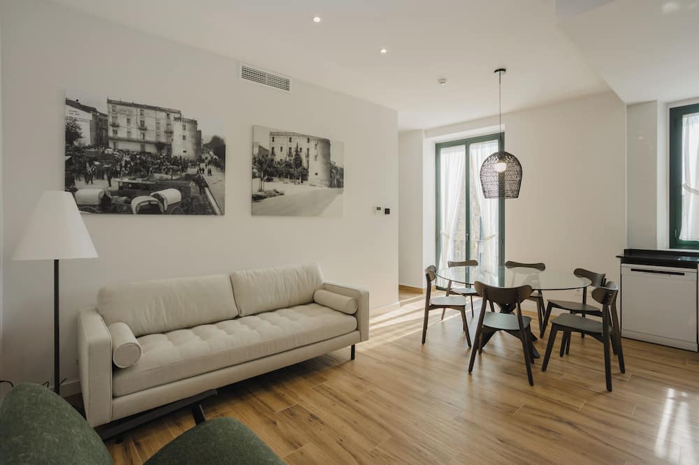 Hostalric Apartment | A charming getaway in a building full of history