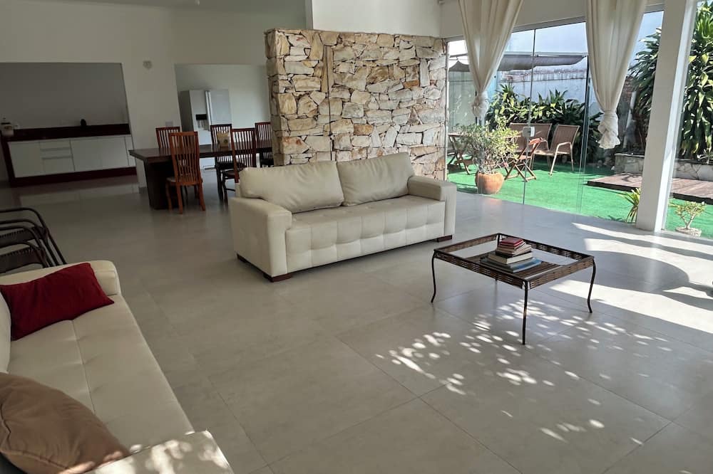 Sao Paulo House | Large house with floor