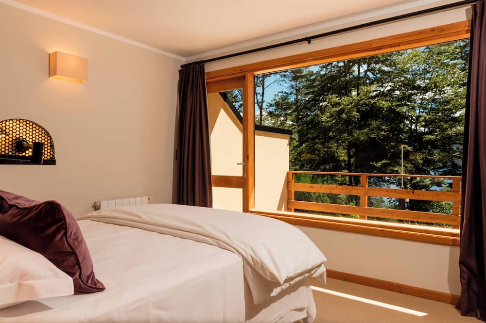 Correntoso Bed & Breakfast | Tremendous 8-bedroom bed & breakfast in Villa La Angostura. Vistas al lago.